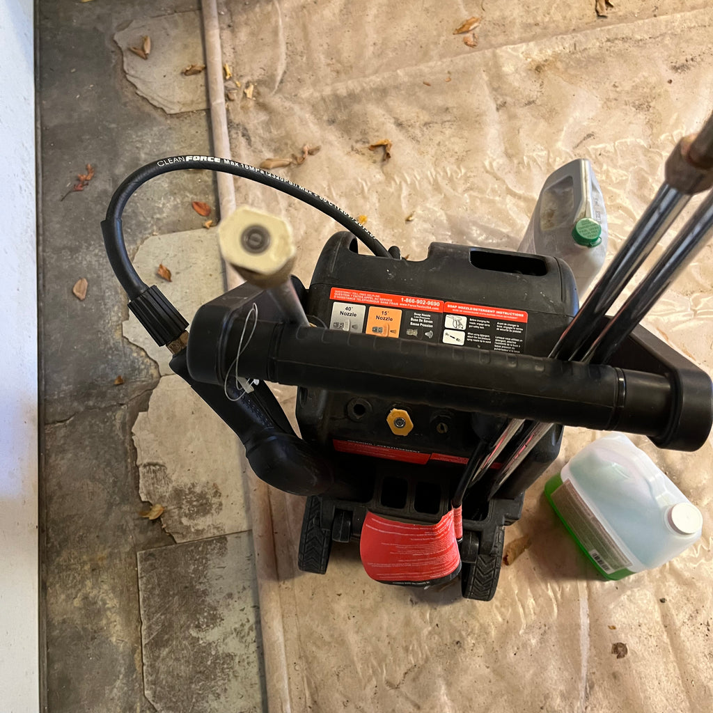 D339 CF Clearforce 2000PSI pressure washer with two gallons of Behr liquid wash
