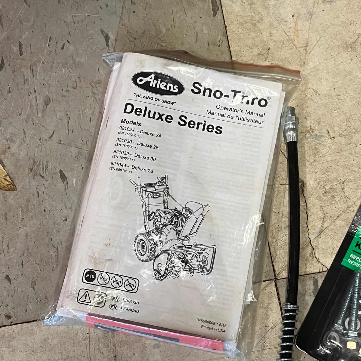 D340 Ariens Sno-Toro Deluxe series, model 811024 snow blower with jerry can