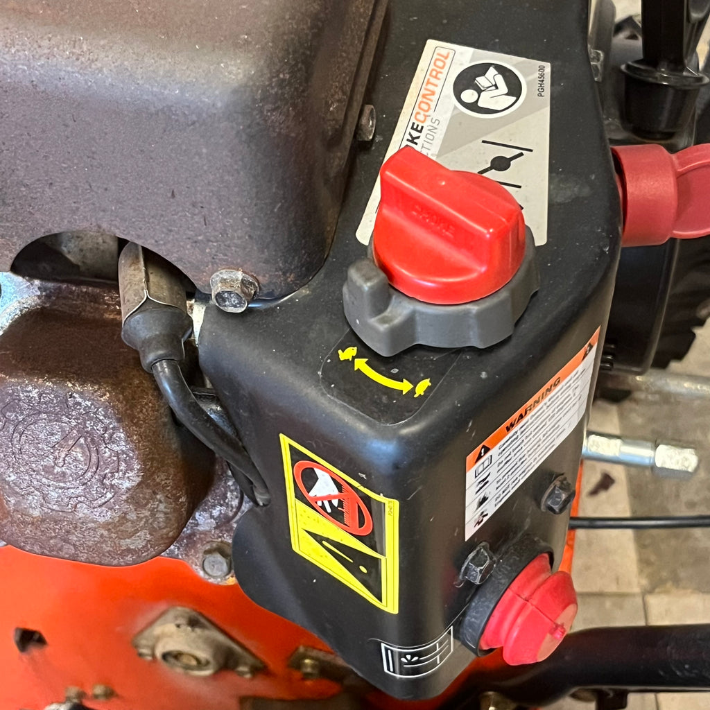 D340 Ariens Sno-Toro Deluxe series, model 811024 snow blower with jerry can