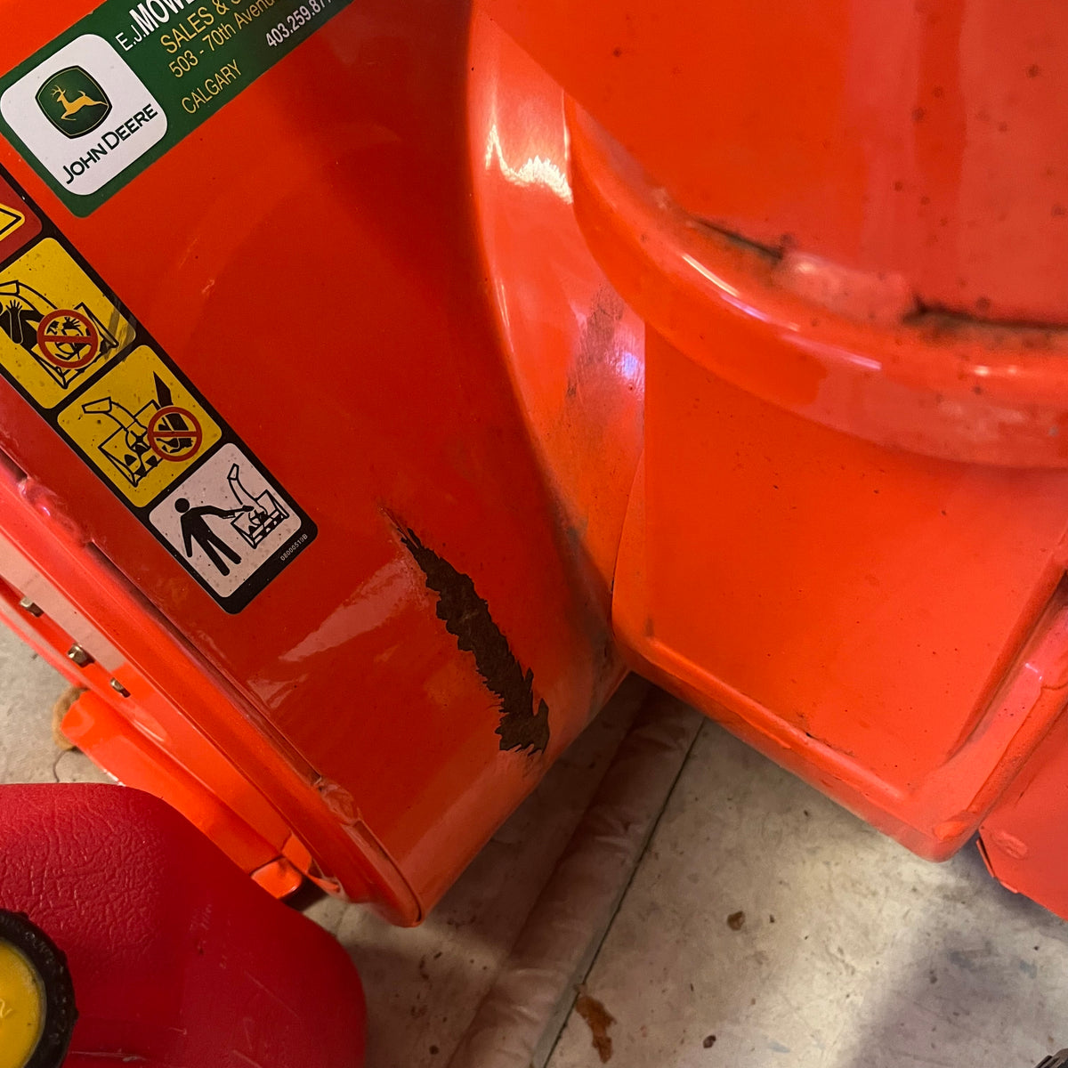D340 Ariens Sno-Toro Deluxe series, model 811024 snow blower with jerry can