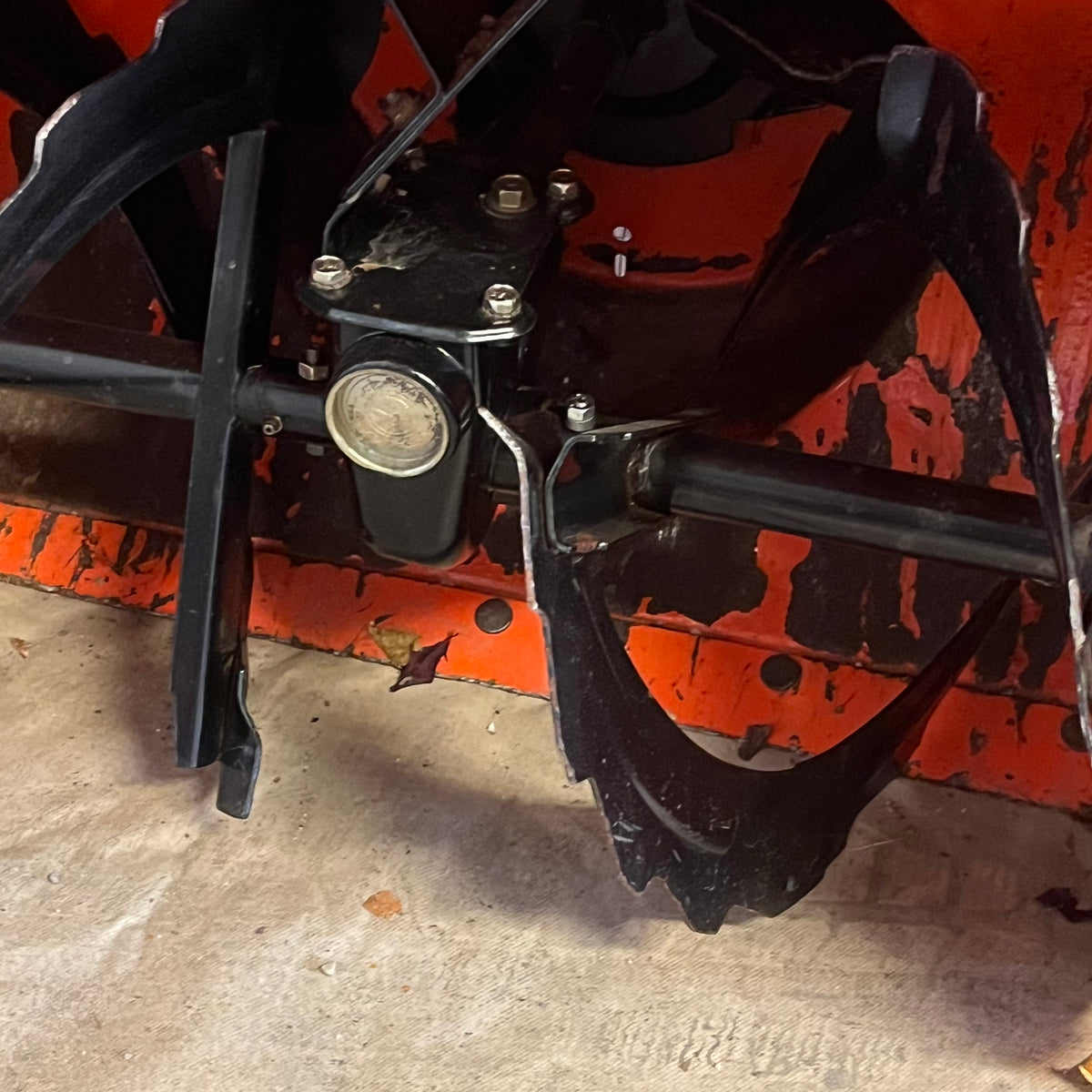 D340 Ariens Sno-Toro Deluxe series, model 811024 snow blower with jerry can