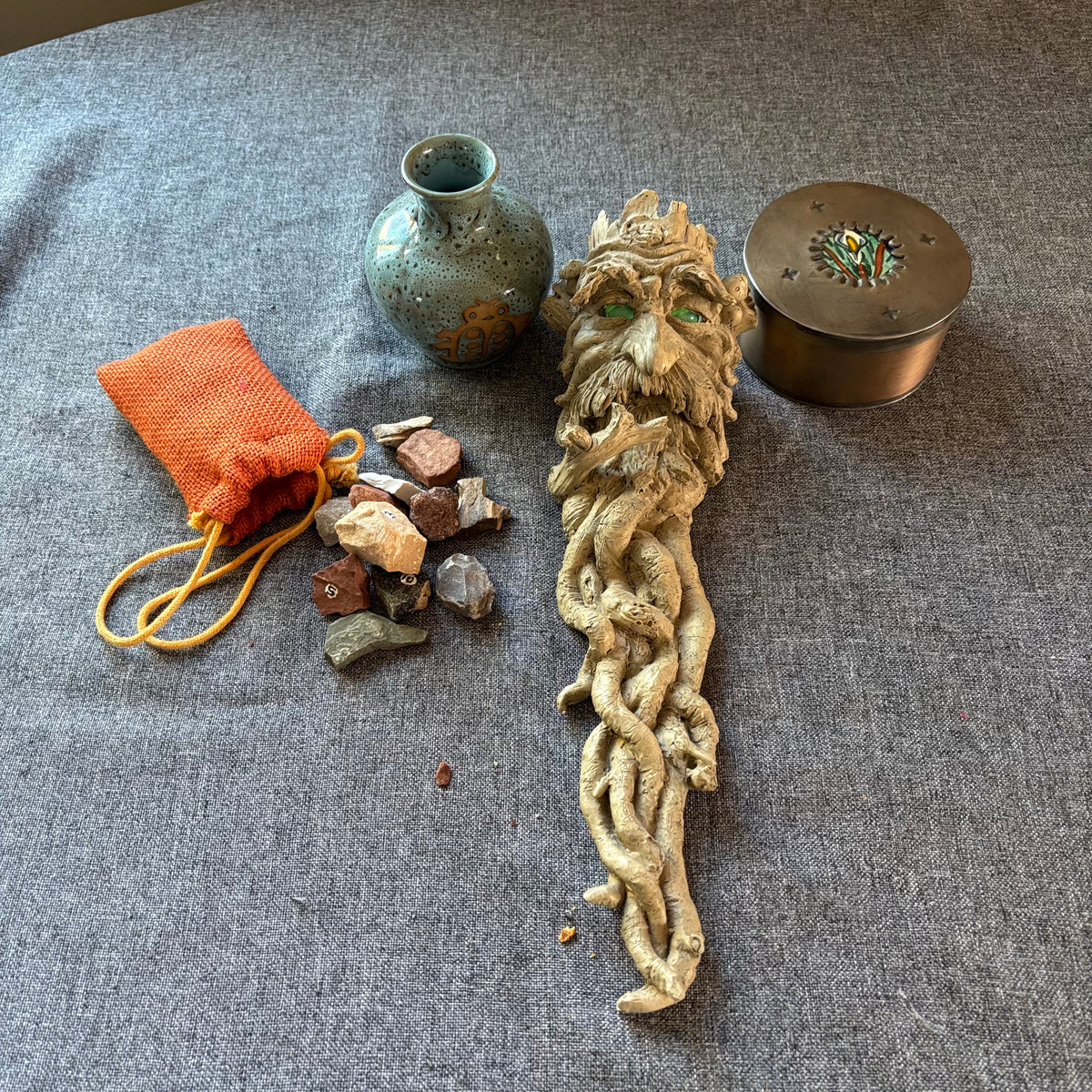 D131 Decor Grouping (bud vase and more)