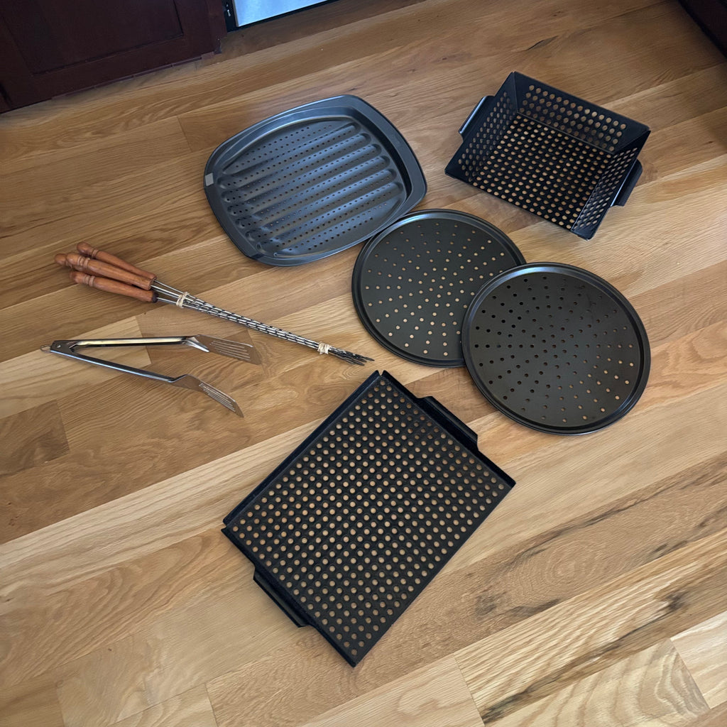 D137 Kitchen and BBQ Grouping (pizza pans and more)