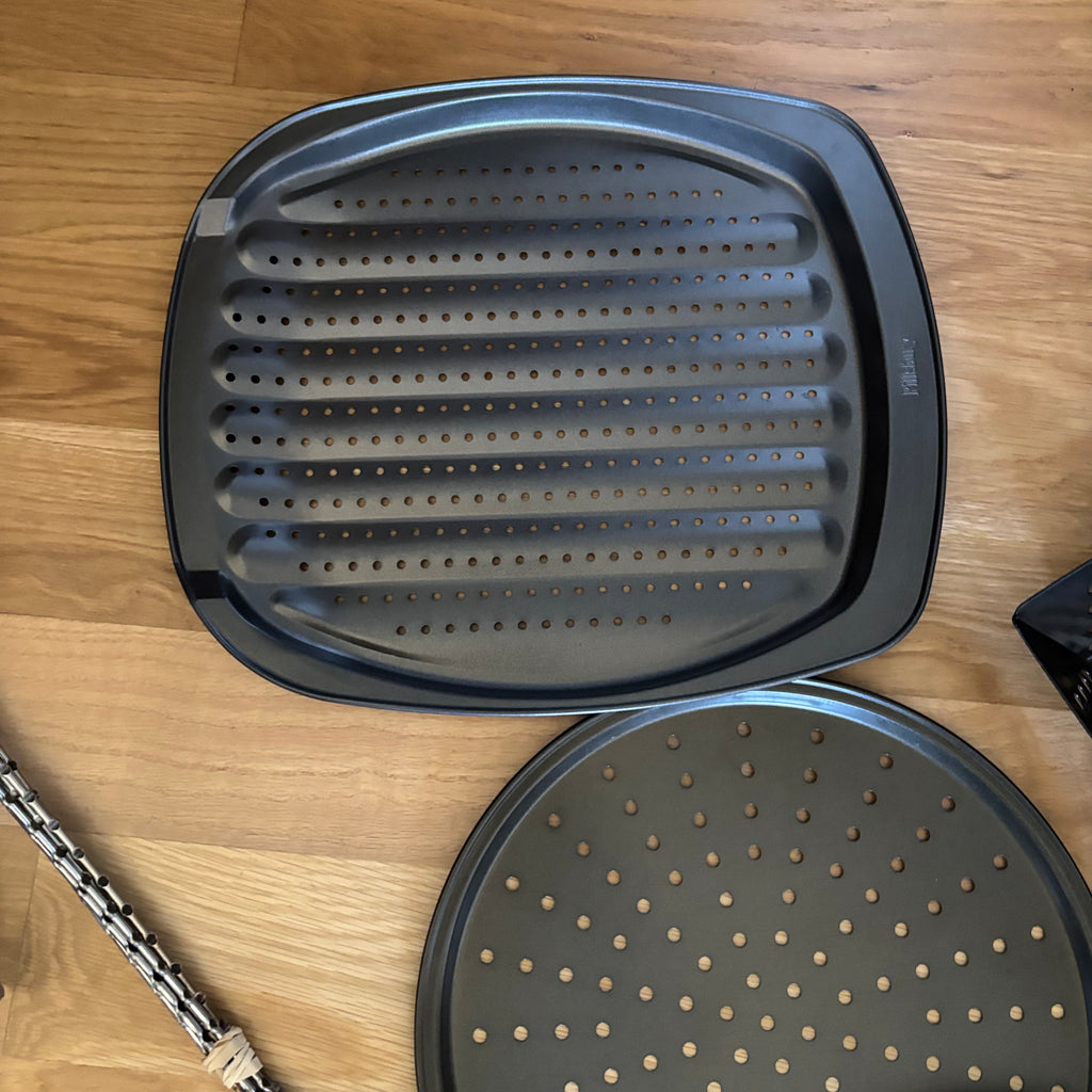 D137 Kitchen and BBQ Grouping (pizza pans and more)