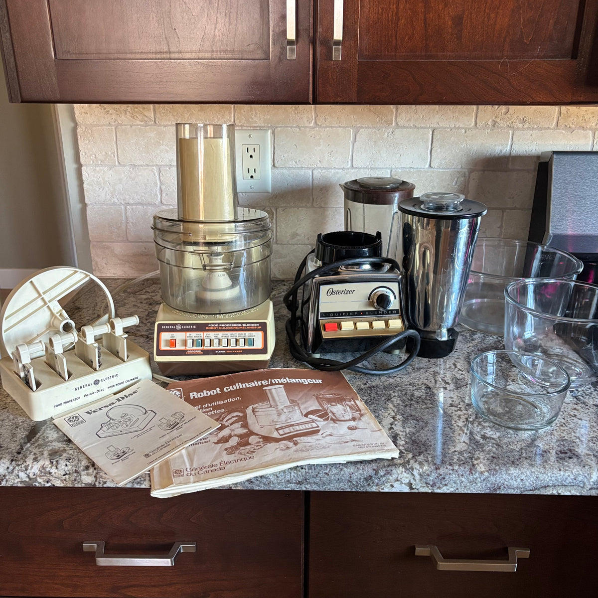 D139 Vintage Kitchen Grouping (blender and more)