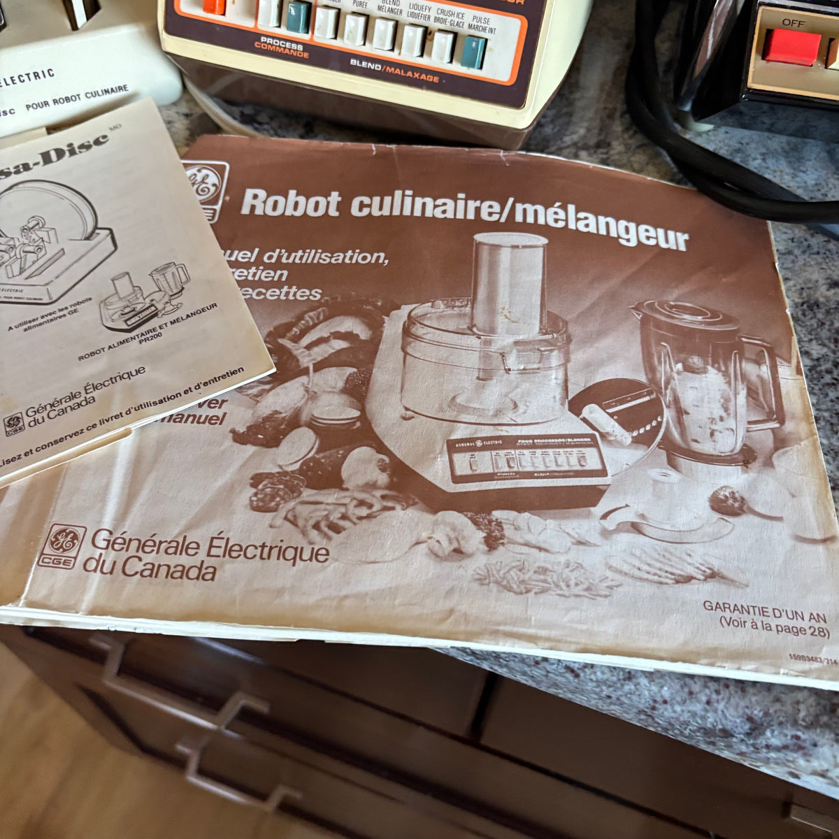 D139 Vintage Kitchen Grouping (blender and more)