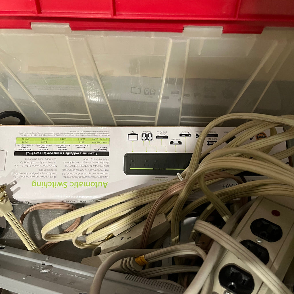 D348 Extension cord and power bar grouping