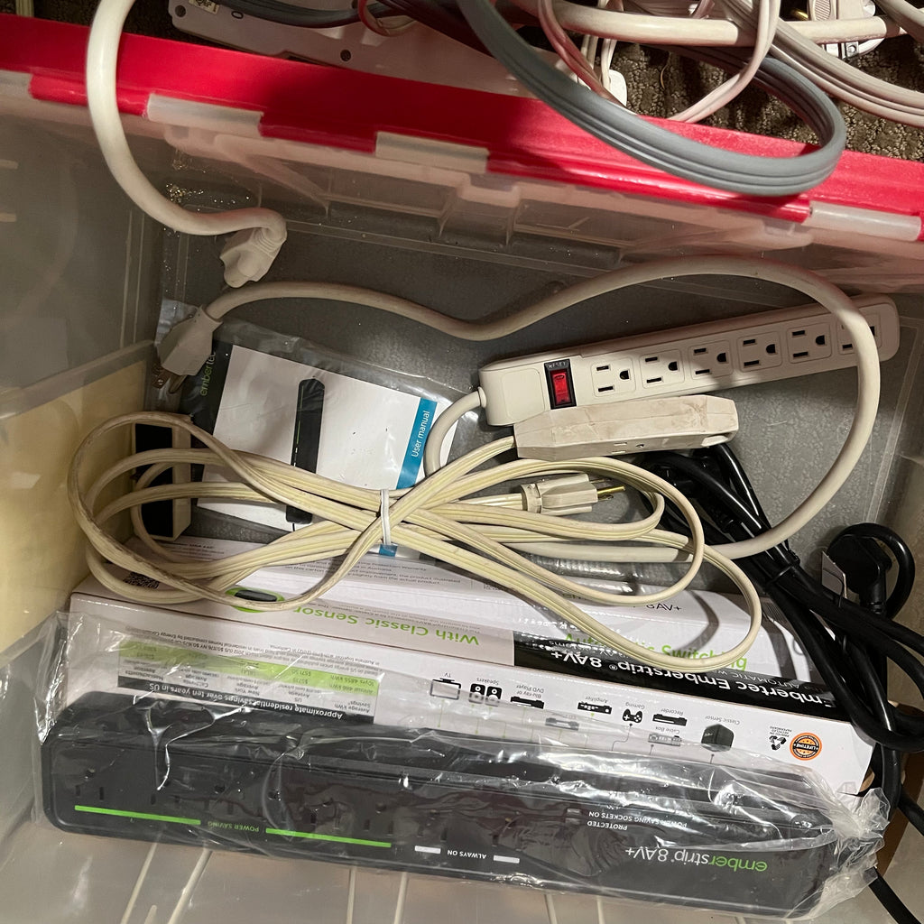 D348 Extension cord and power bar grouping