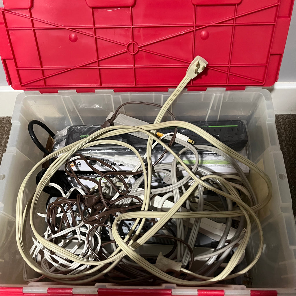D348 Extension cord and power bar grouping