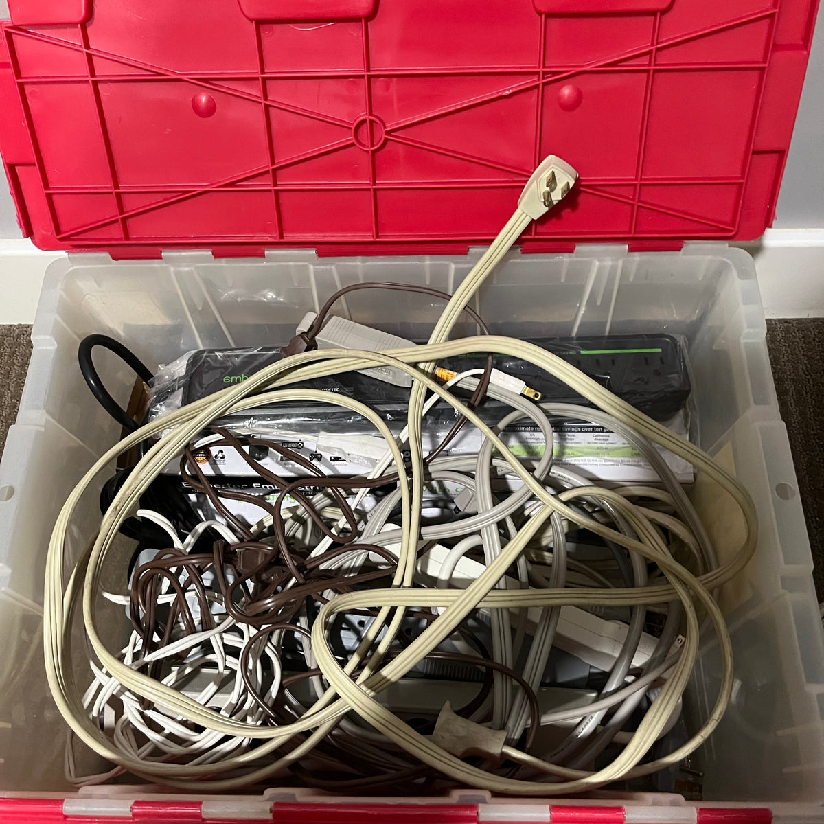 D348 Extension cord and power bar grouping
