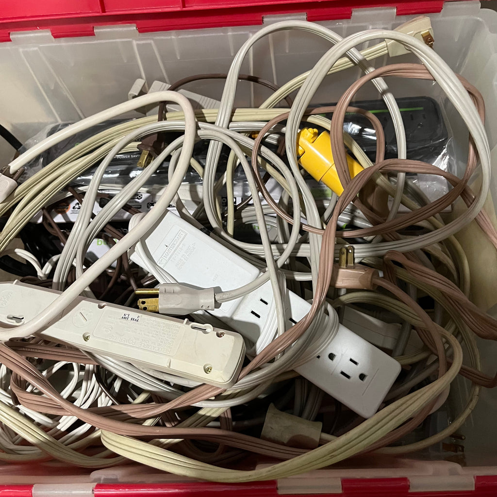 D348 Extension cord and power bar grouping
