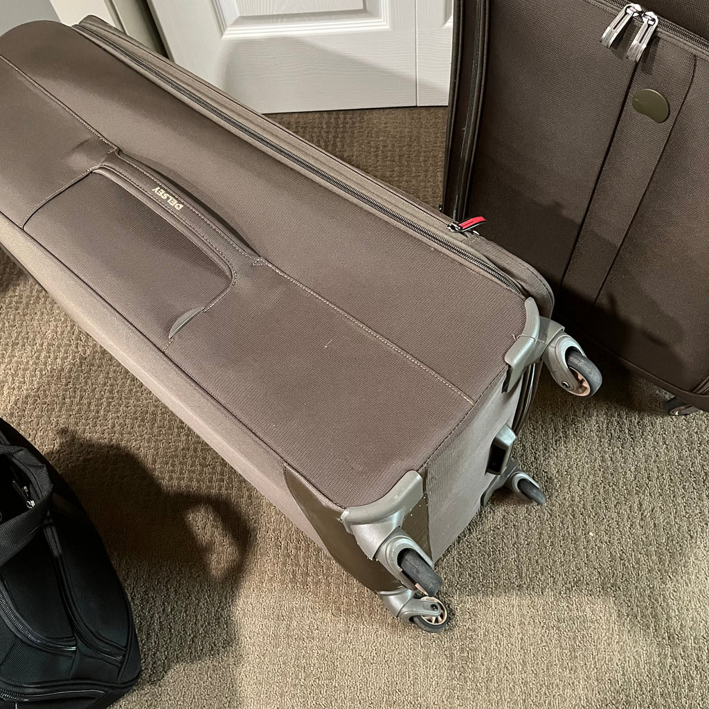 D353 Delsey luggage grouping