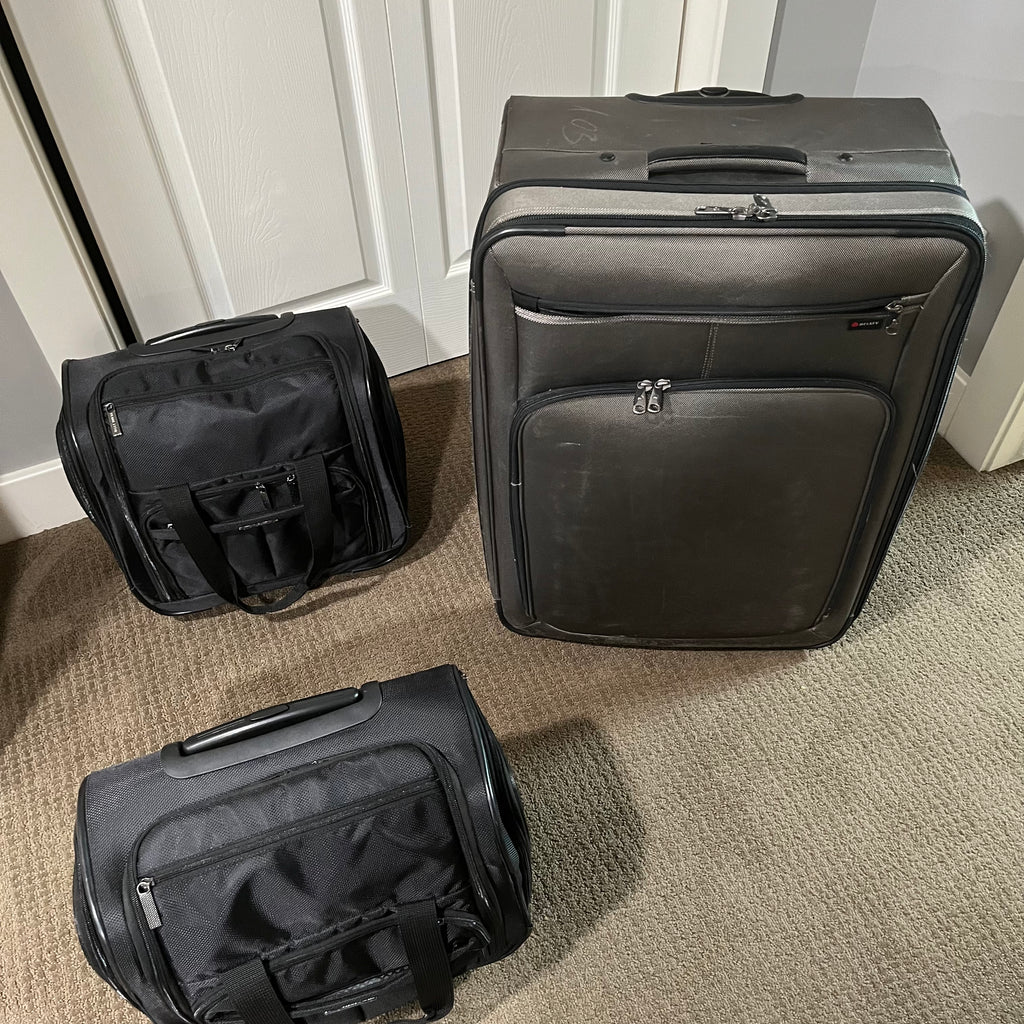 D354 Three piece luggage grouping
