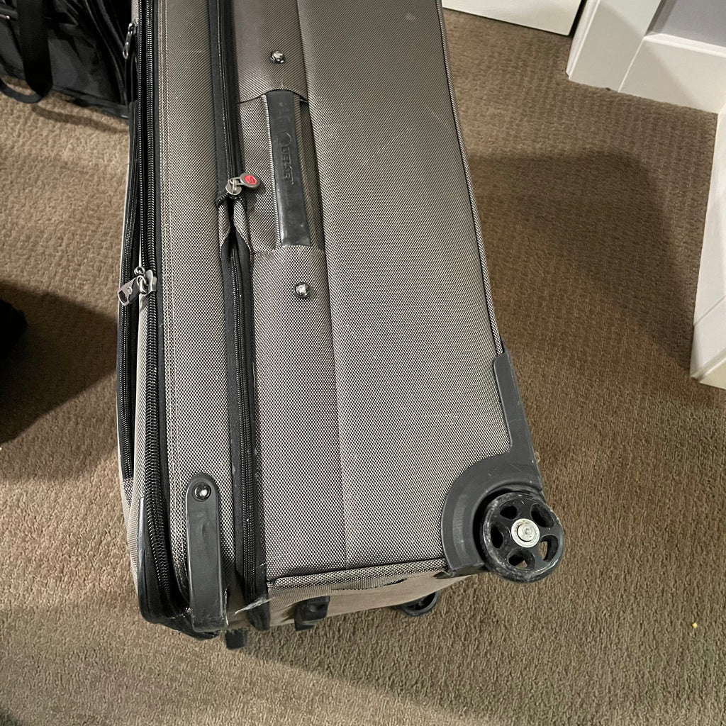 D354 Three piece luggage grouping