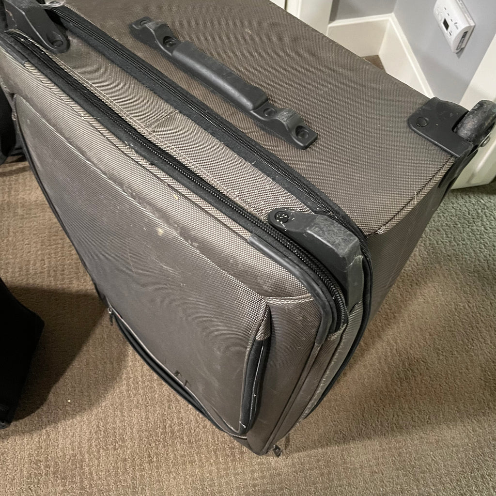 D354 Three piece luggage grouping