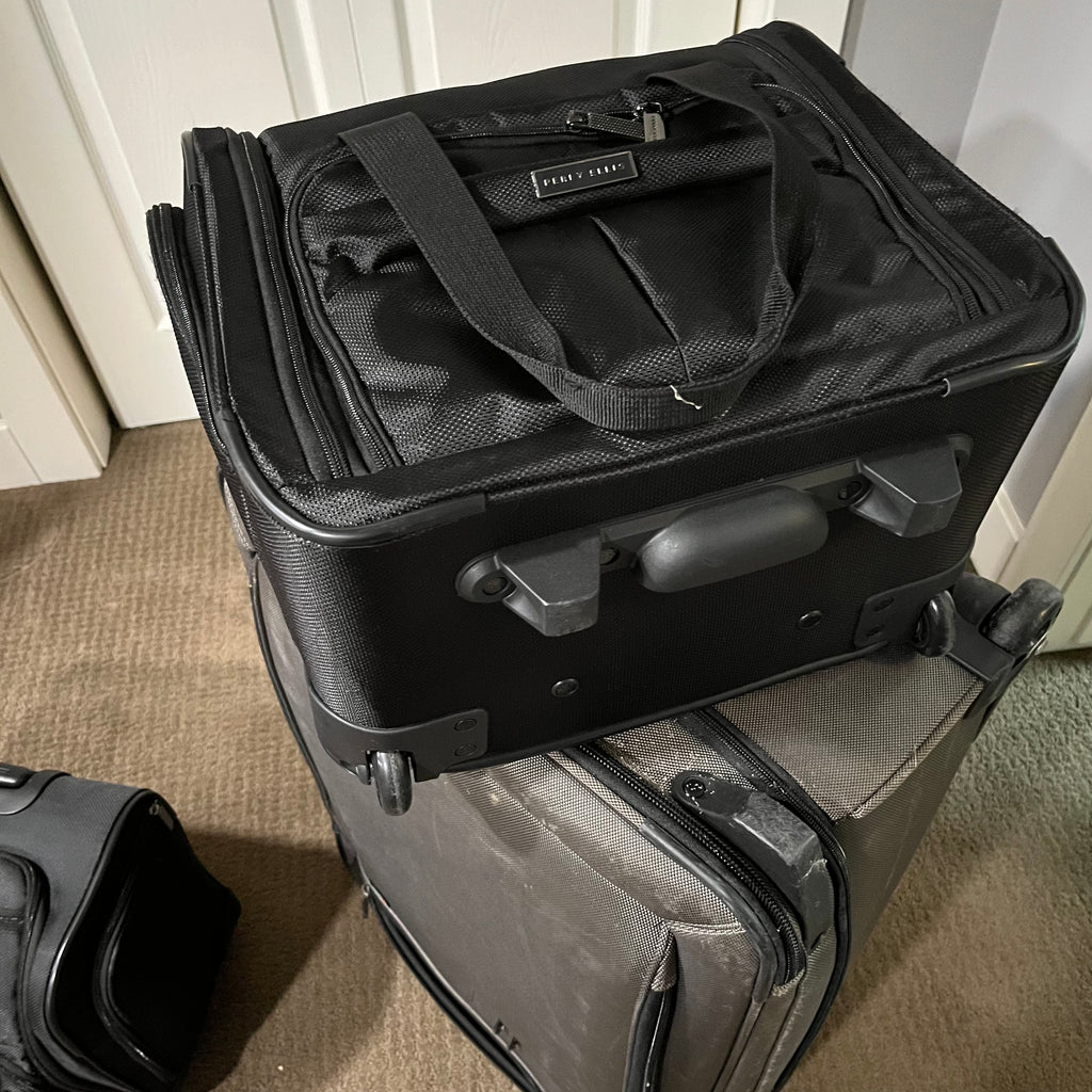 D354 Three piece luggage grouping