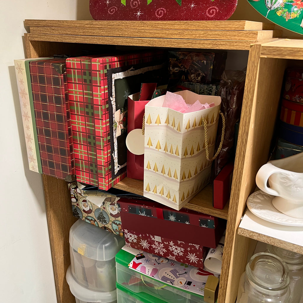D357 Christmas Grouping (giftwrap and more)