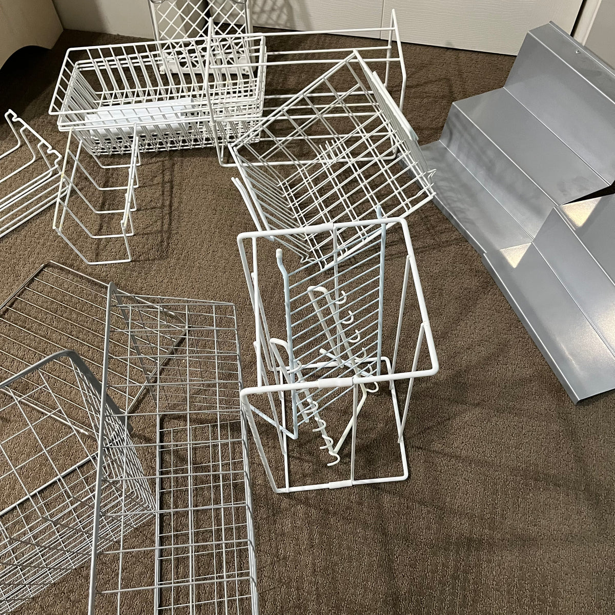 D358 Wire basket storage grouping