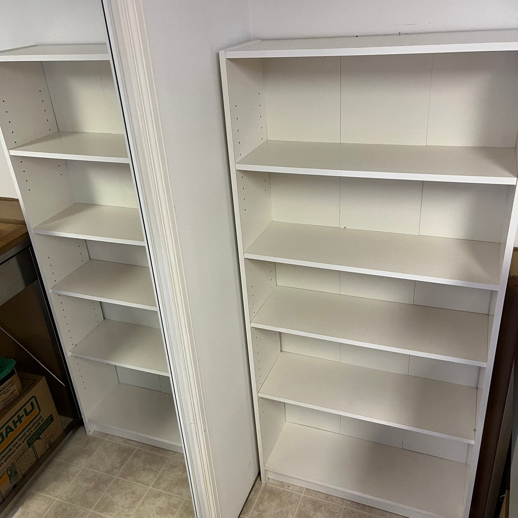 D361 White wooden bookshelf