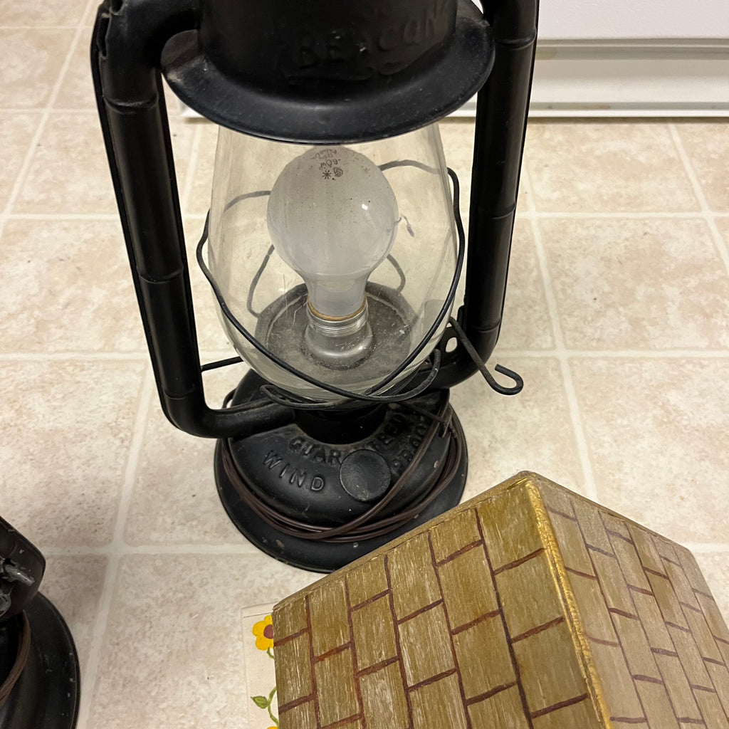 D364 Lanterns and bird houses Grouping