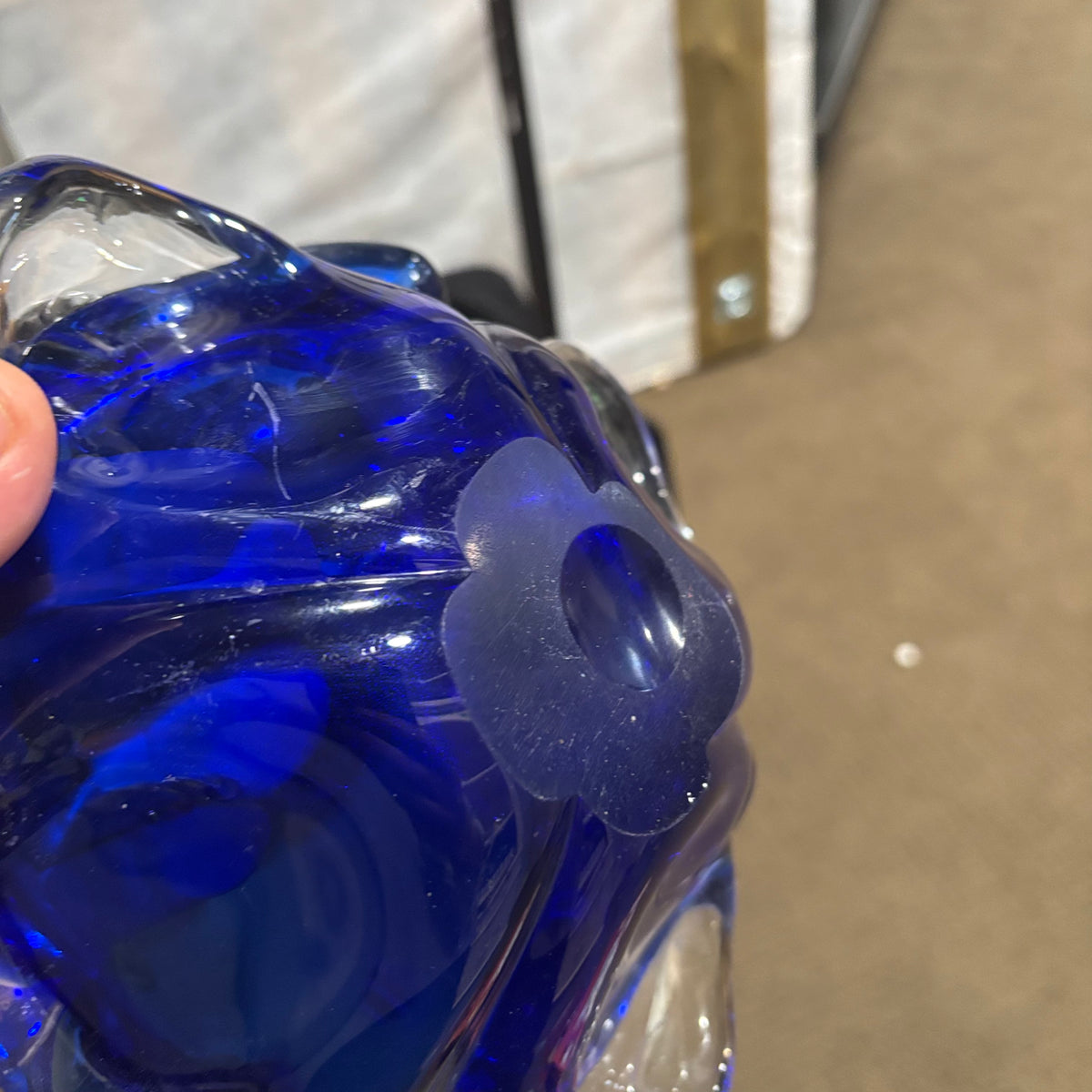 D143 Set of 2 vintage art glass vases