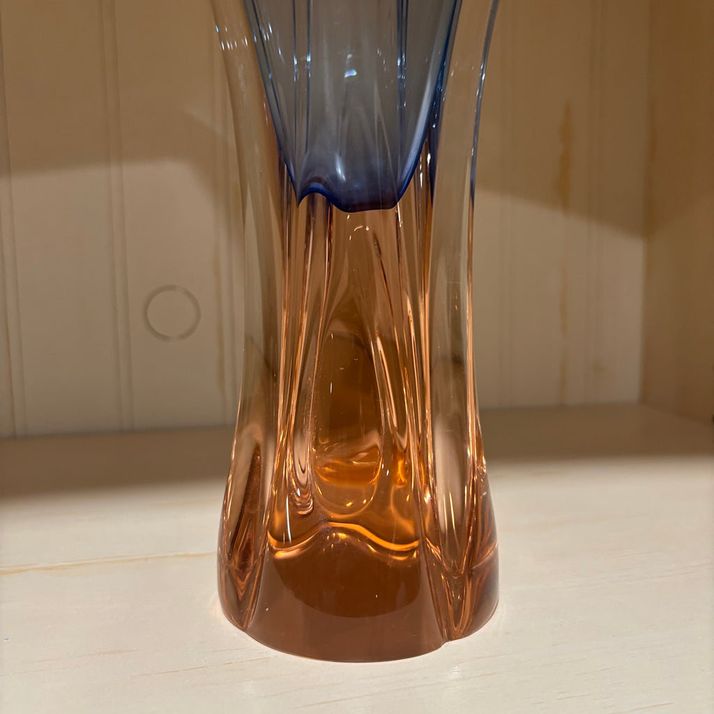 D143 Set of 2 vintage art glass vases