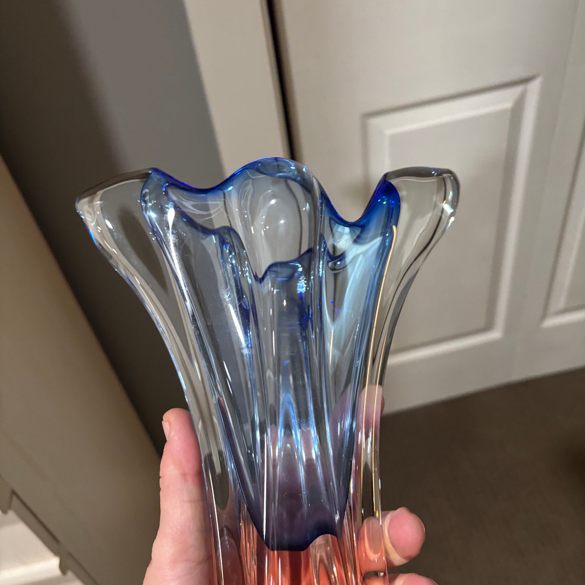D143 Set of 2 vintage art glass vases