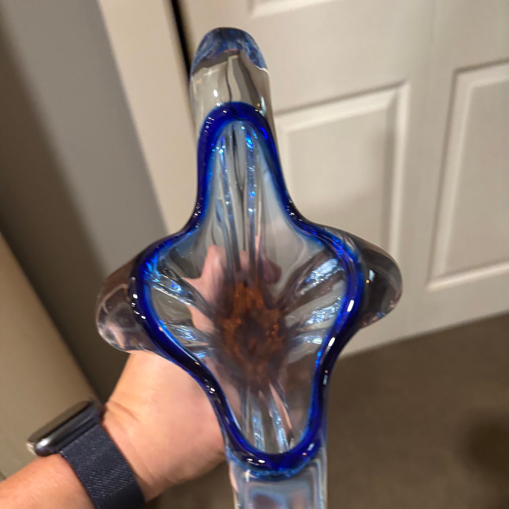 D143 Set of 2 vintage art glass vases