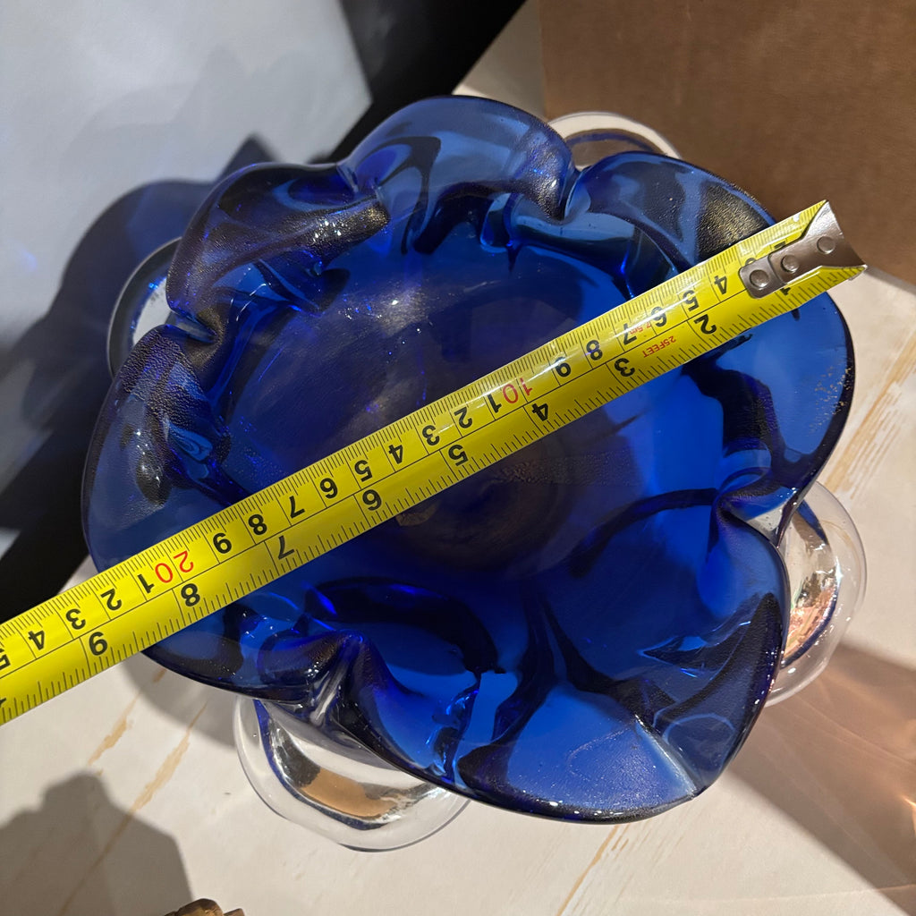 D143 Set of 2 vintage art glass vases