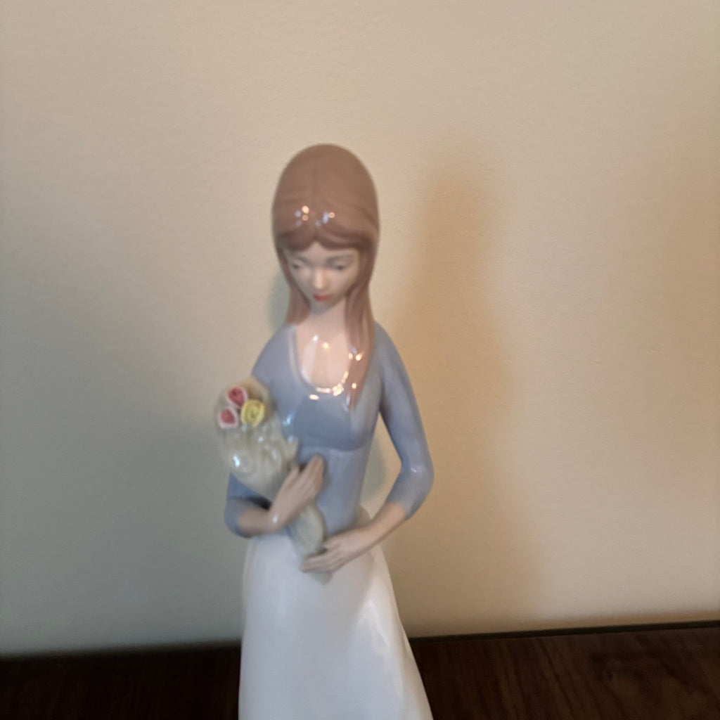 D149 13” Tall Vintage Miguel Requena lady with bouquet porcelain figurine