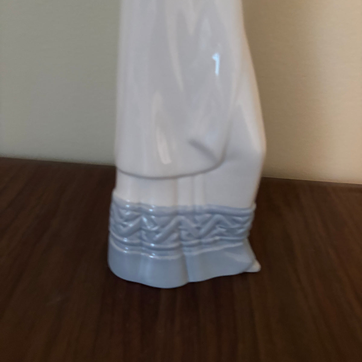 D149 13” Tall Vintage Miguel Requena lady with bouquet porcelain figurine