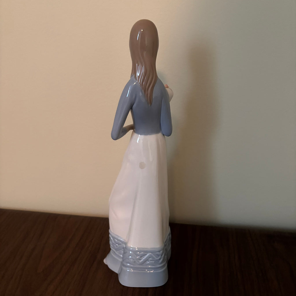 D149 13” Tall Vintage Miguel Requena lady with bouquet porcelain figurine