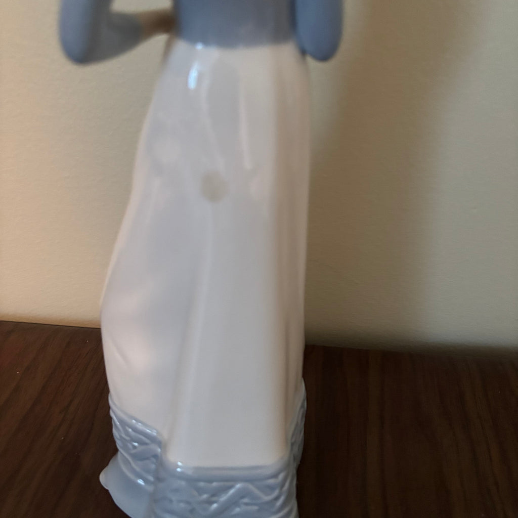 D149 13” Tall Vintage Miguel Requena lady with bouquet porcelain figurine