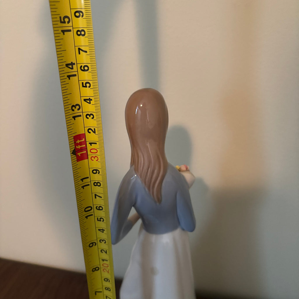 D149 13” Tall Vintage Miguel Requena lady with bouquet porcelain figurine