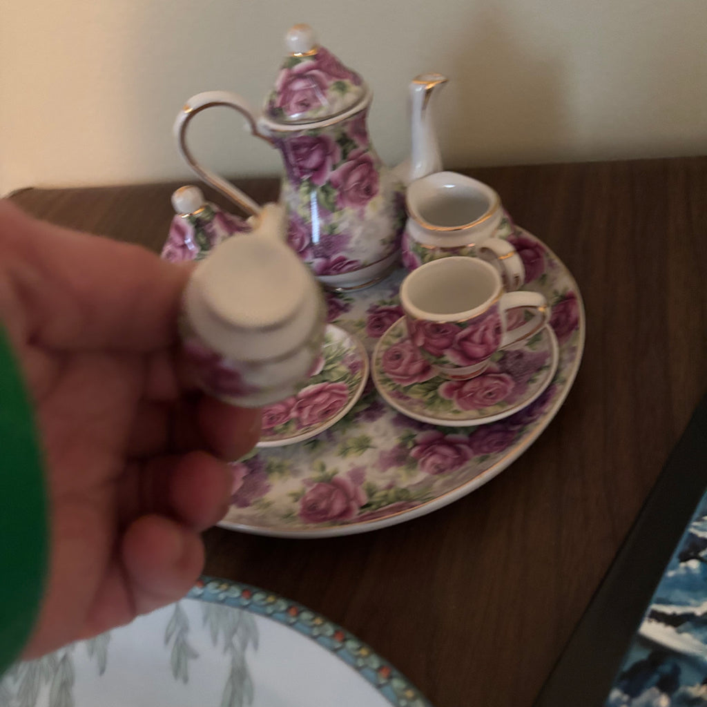 D152 Vintage Grouping (decorative plates and more)
