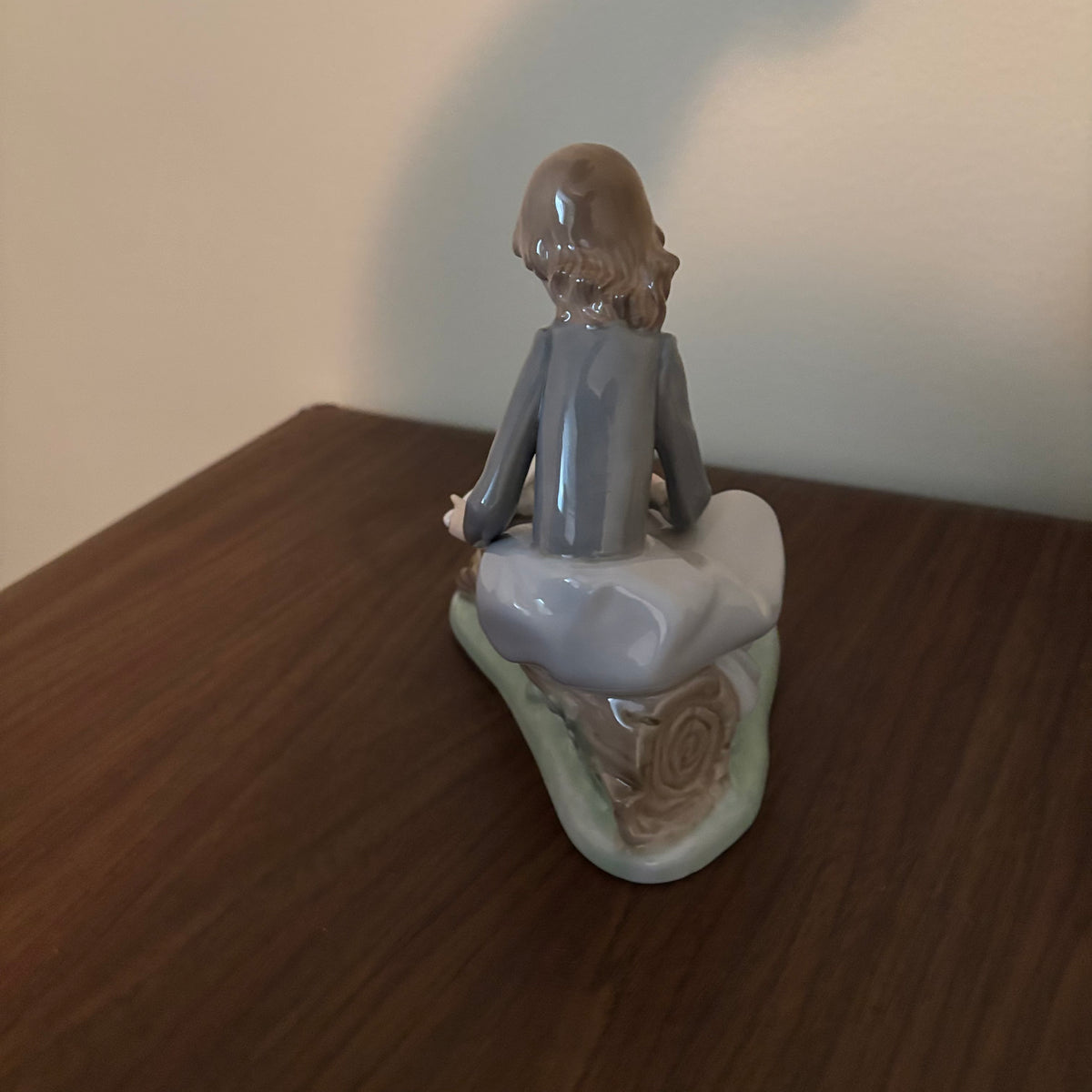 D155 Vintage Lladro and Nao ceramic figurines grouping
