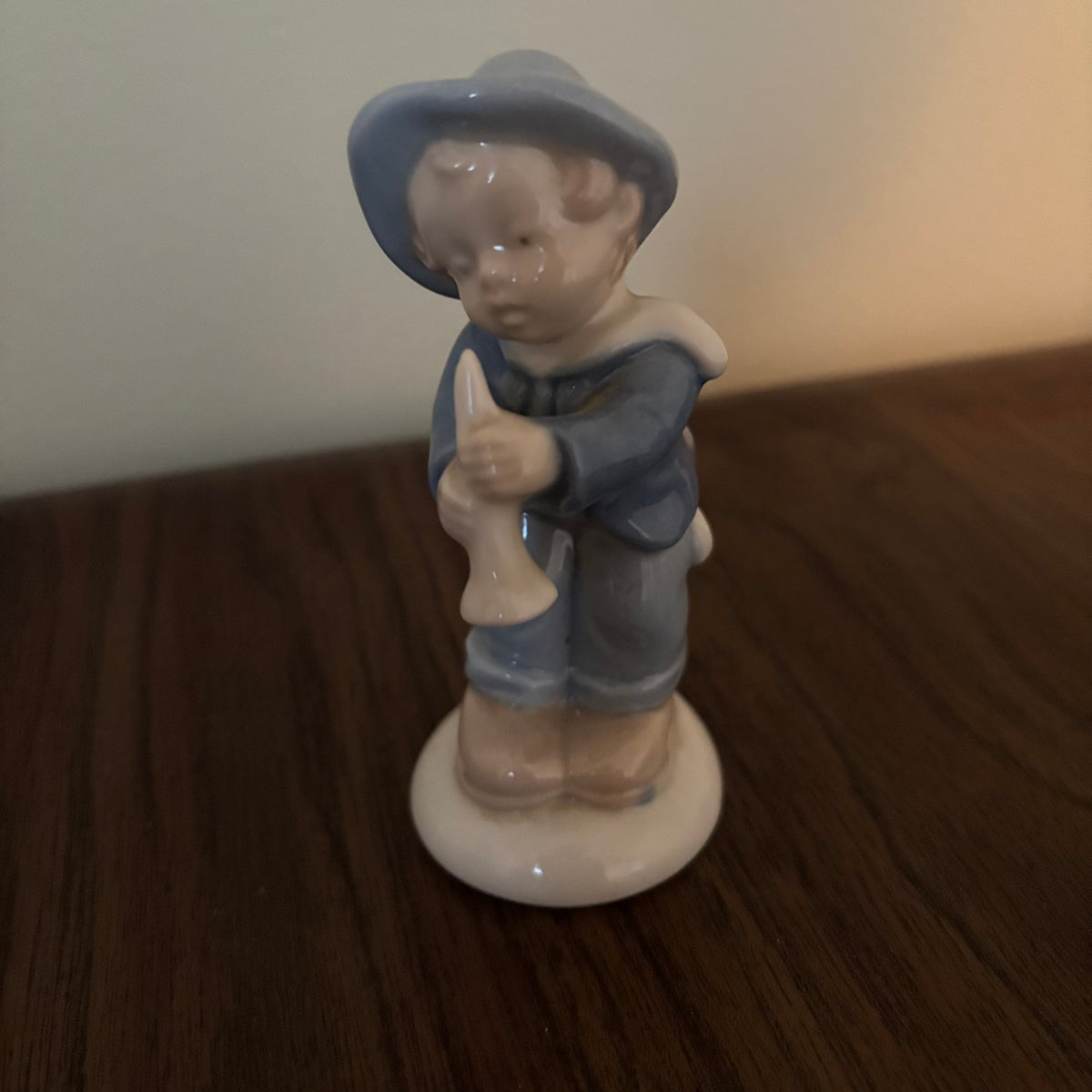 D155 Vintage Lladro and Nao ceramic figurines grouping