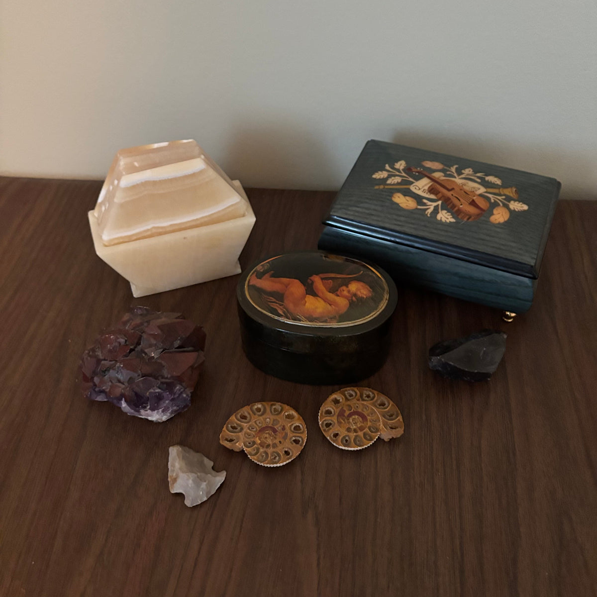 D158 Vintage Grouping (trinket boxes and more)