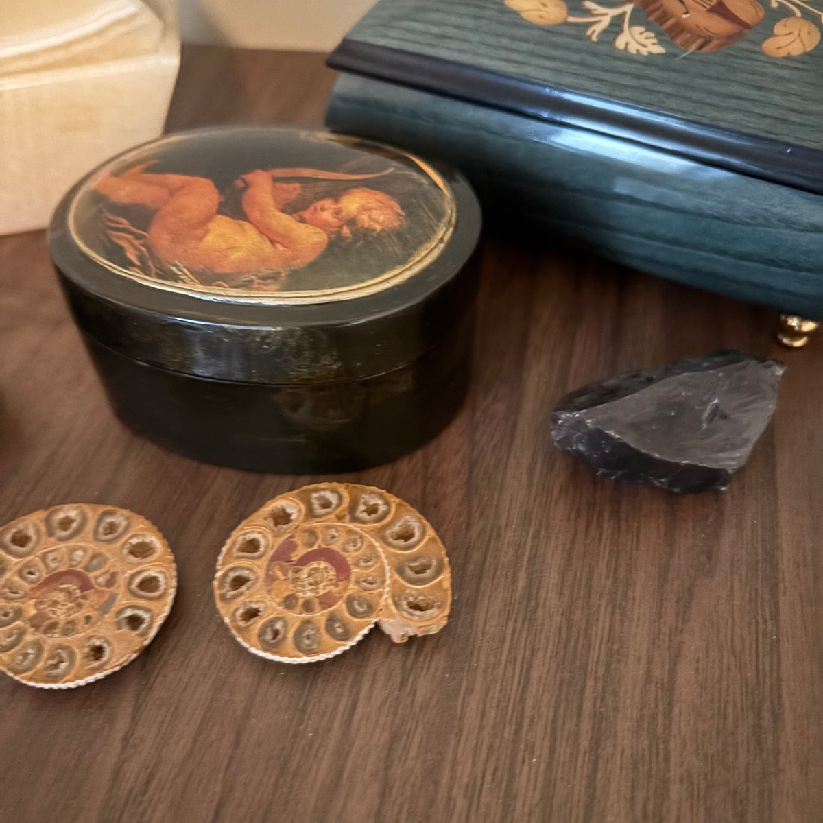 D158 Vintage Grouping (trinket boxes and more)