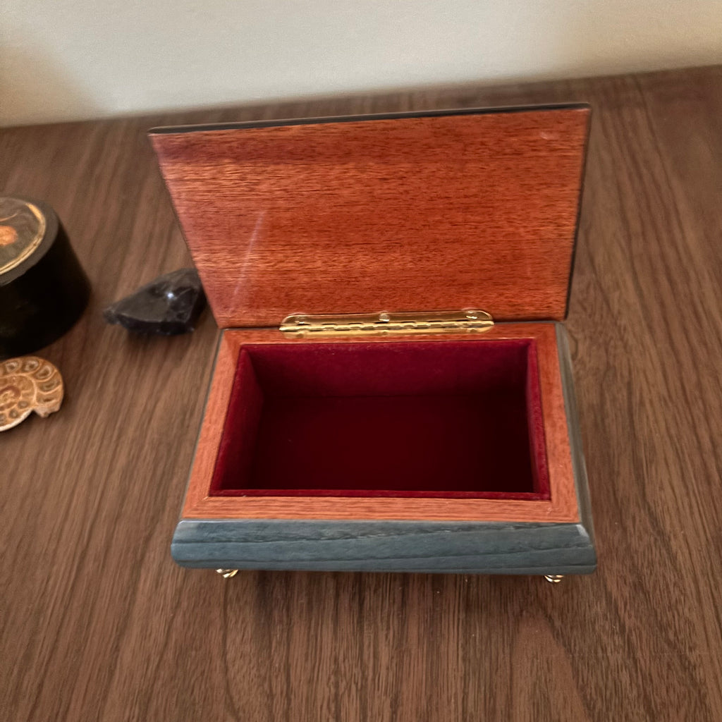 D158 Vintage Grouping (trinket boxes and more)