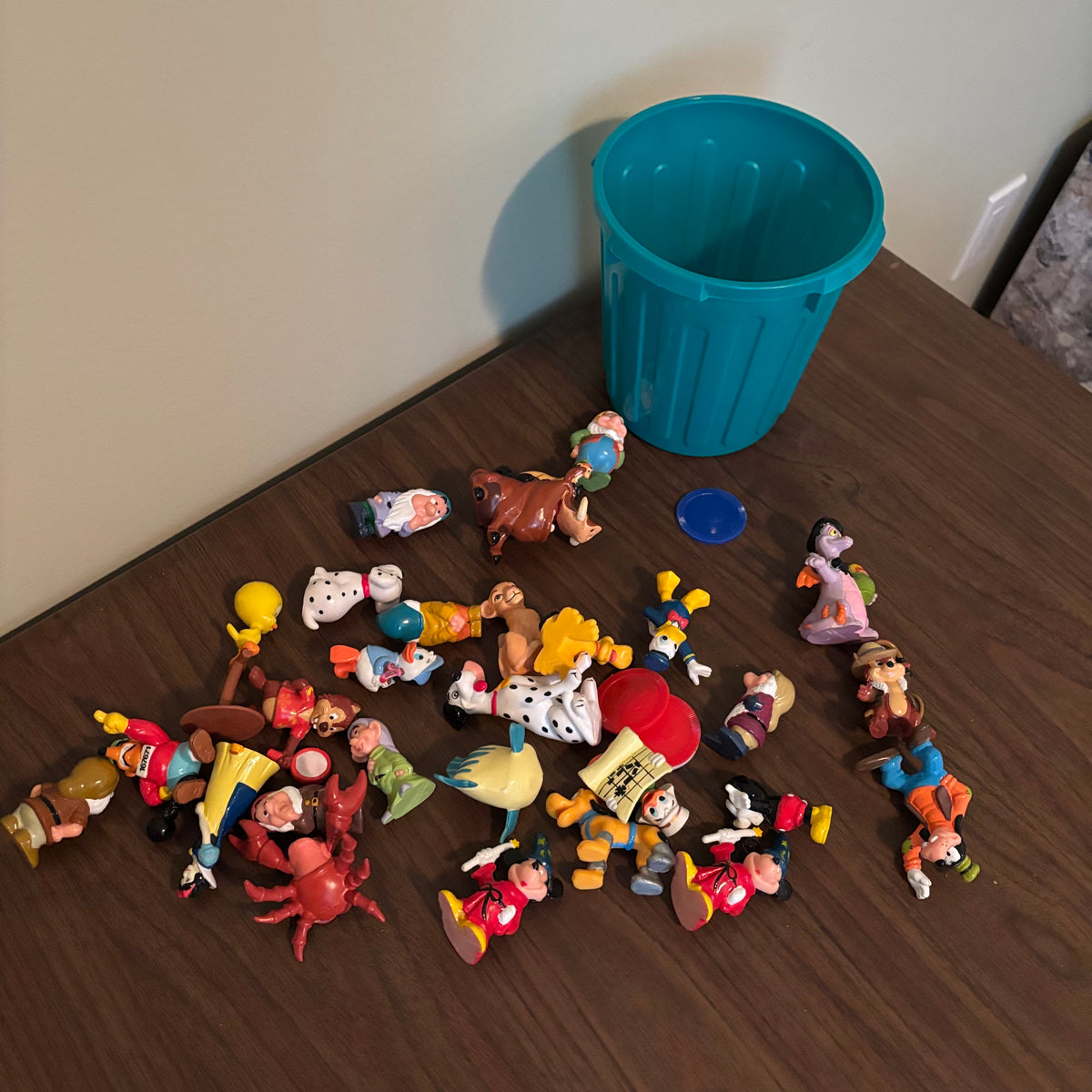 D164 Vintage Plastic Toy Grouping