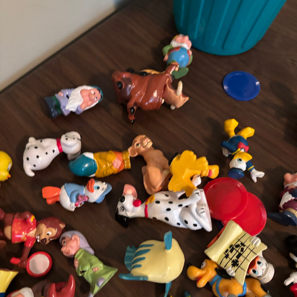 D164 Vintage Plastic Toy Grouping