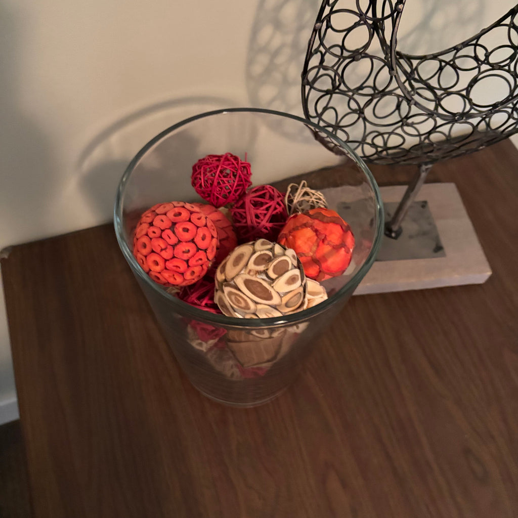 D165 Home Decor Grouping (Wire Bird Sculpture and more)