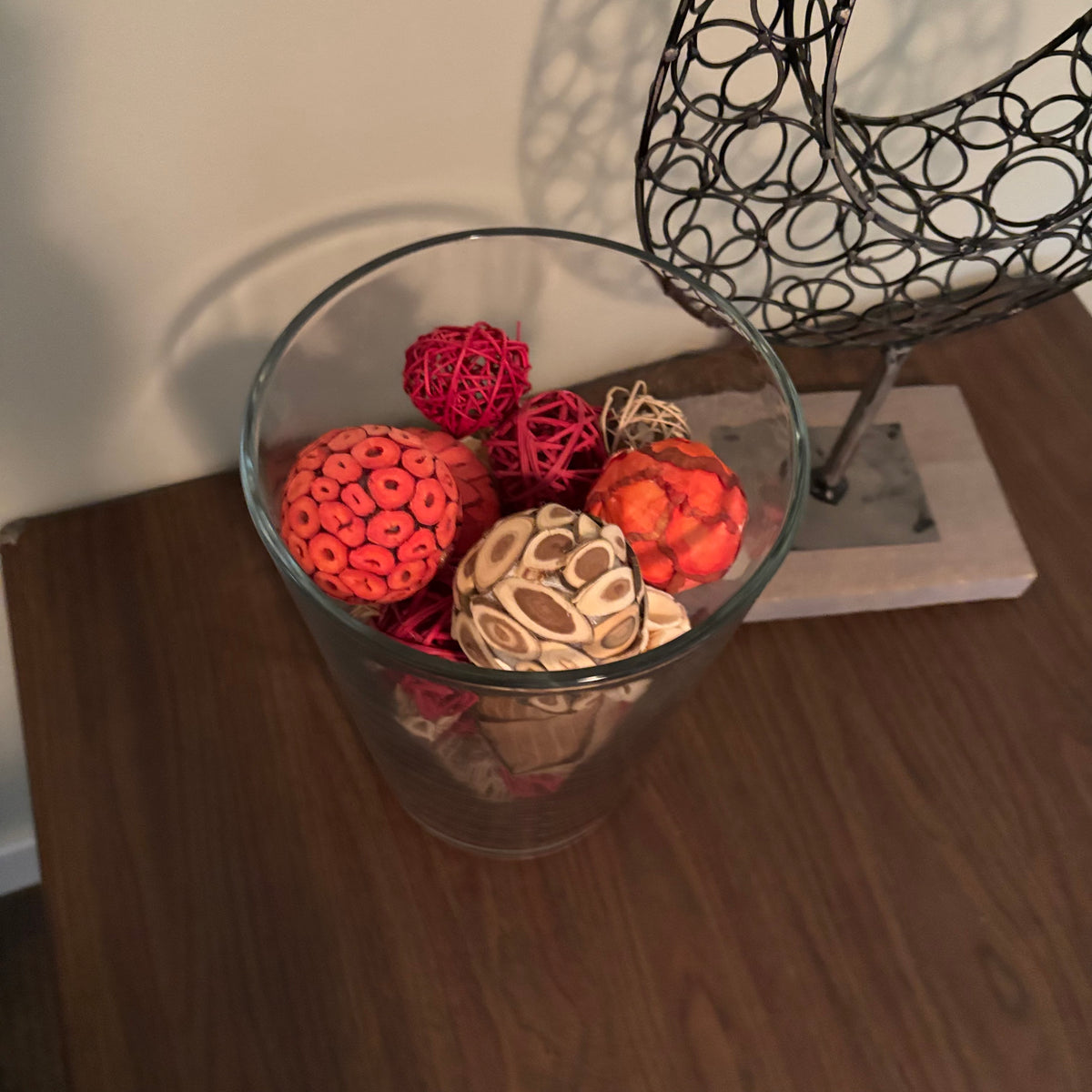 D165 Home Decor Grouping (Wire Bird Sculpture and more)