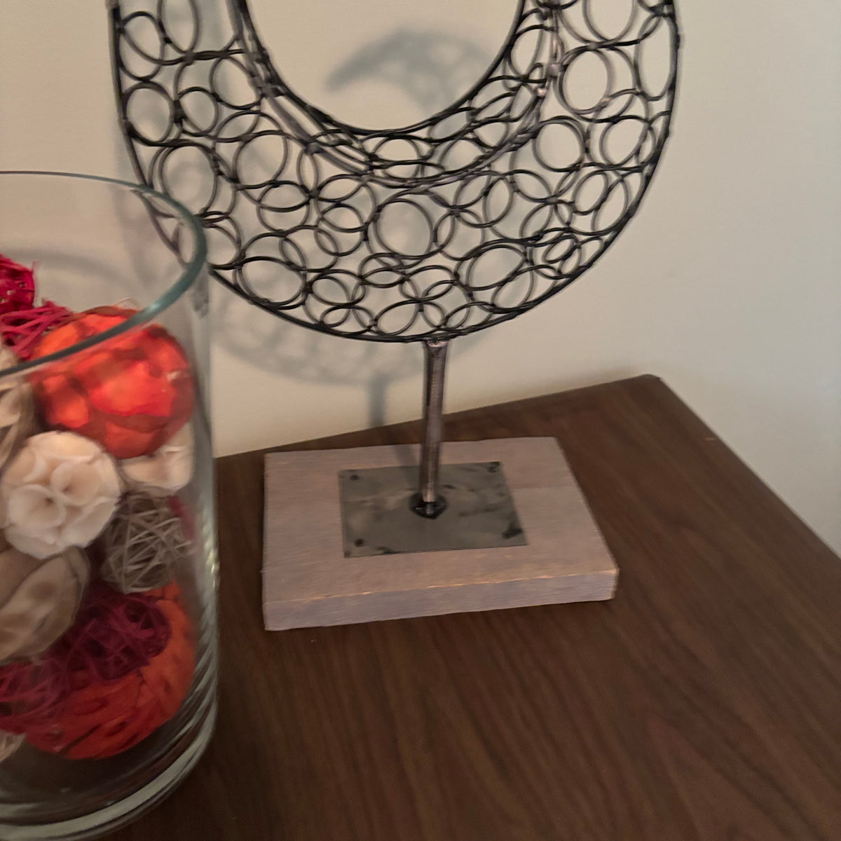 D165 Home Decor Grouping (Wire Bird Sculpture and more)