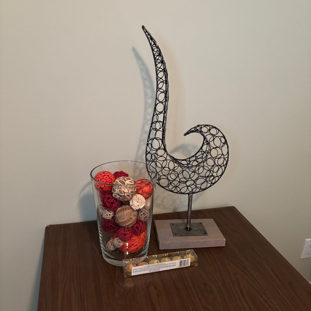 D165 Home Decor Grouping (Wire Bird Sculpture and more)