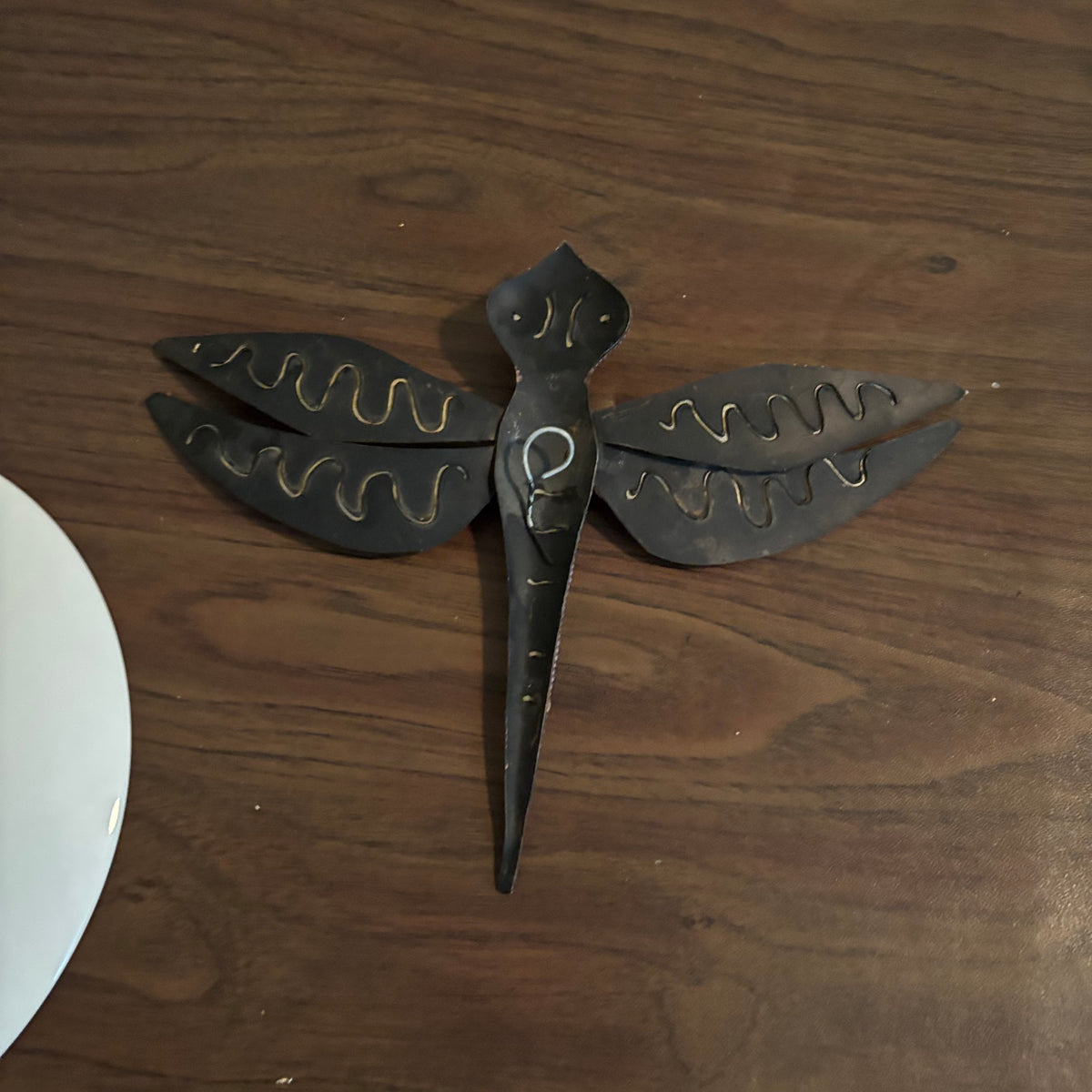 D170 Vintage Decor (wooden dragon fly and Doulton Children of the Pueblo plate)