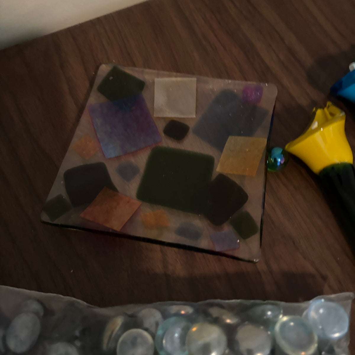 D172 Home Decor Grouping (glass flowers and more)