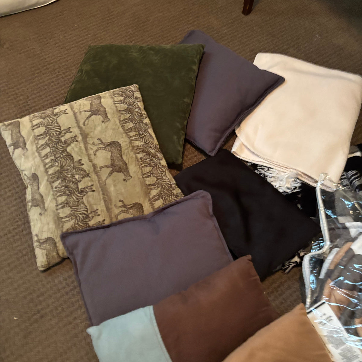 D181 Throw Pillow and blankets Grouping