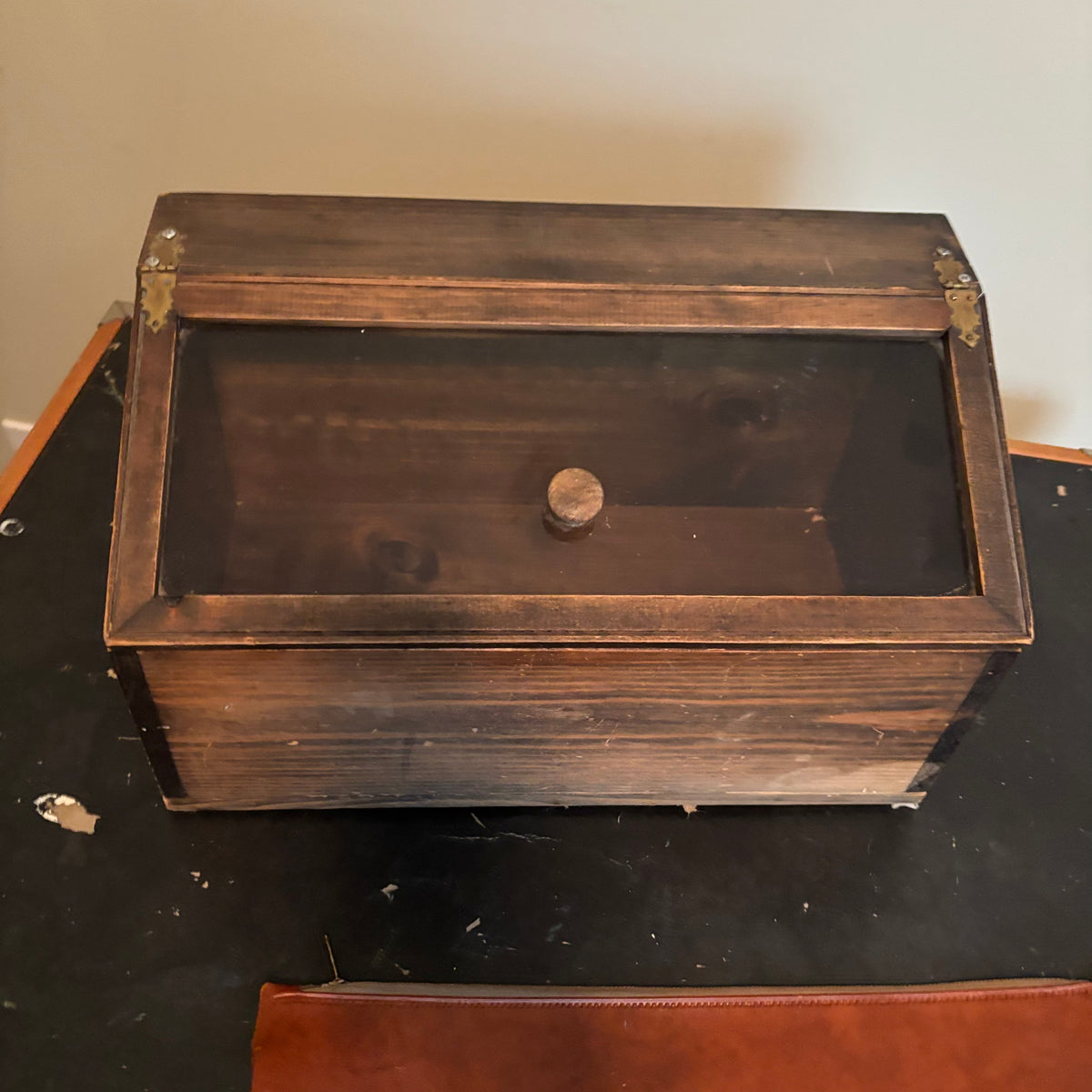 D185 Vintage Grouping (display box and folding card table)